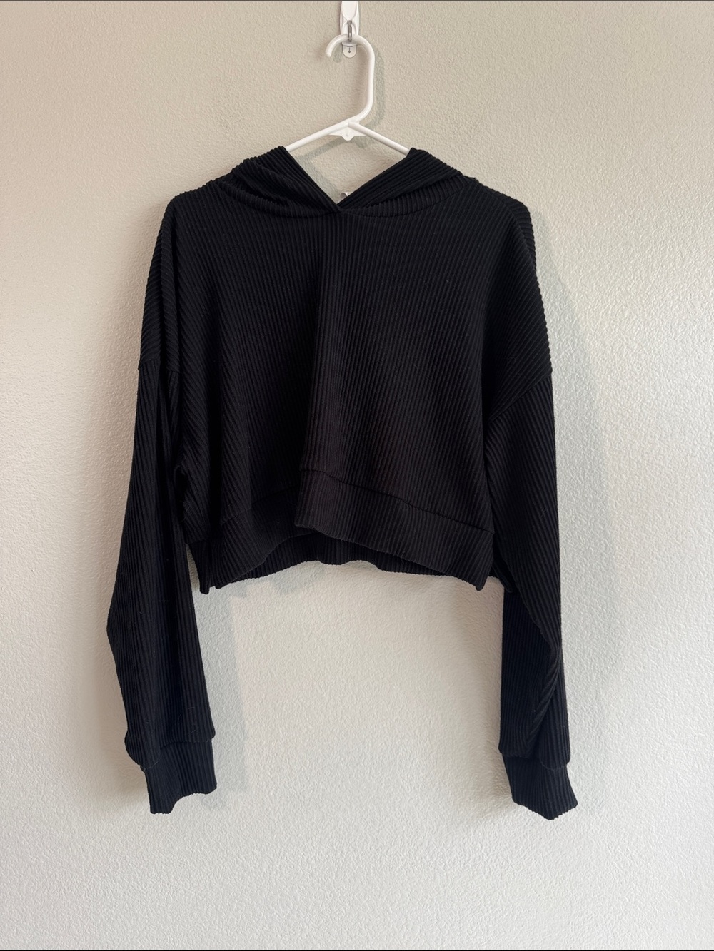 ALO Yoga Muse Hoodie in Black - M - Picture 2 of 5
